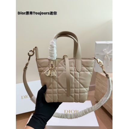 Cheap Dior AAA Quality Handbags in 230983, $135 USD- [IB230983] - Replica Dior AAA Quality Handbags