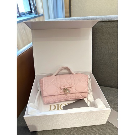 Dior AAA Quality Handbags in 230998