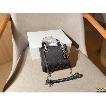 Dior AAA Quality Handbags in 231028