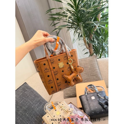 MCM aaa quality Handbags in 231241