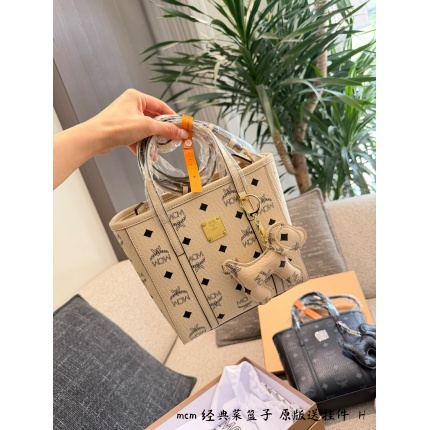 MCM aaa quality Handbags in 231242