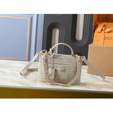 Louis Vuitton AAA quality Vanity Pouch in 233160