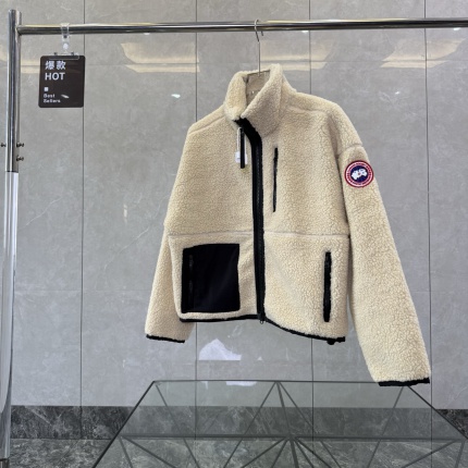 Canada Goose Down Jackets for Women in 233216
