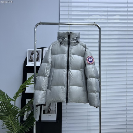 Canada Goose Down Jackets for Women in 233270