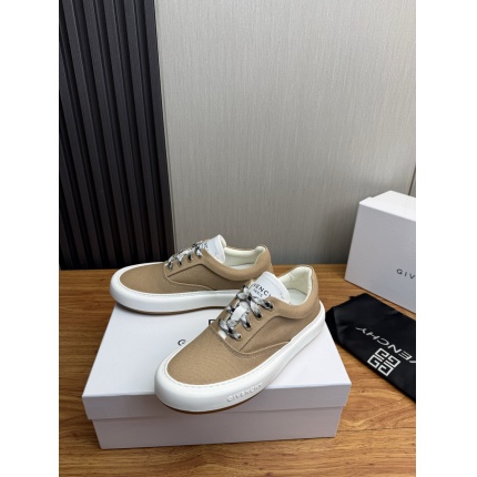 Givenchy Sneakers For Men in 233503