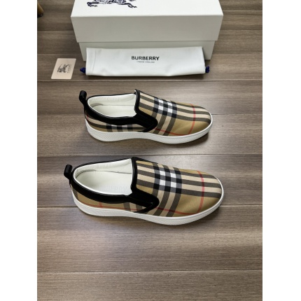 Burberry Loafers and Casual Shoes For Men in 233542