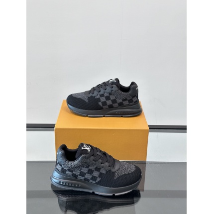 Louis Vuitton Sneakers For Men in 233597