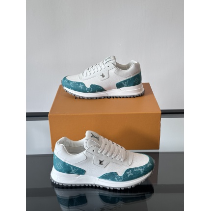 Louis Vuitton Sneakers For Men in 233615