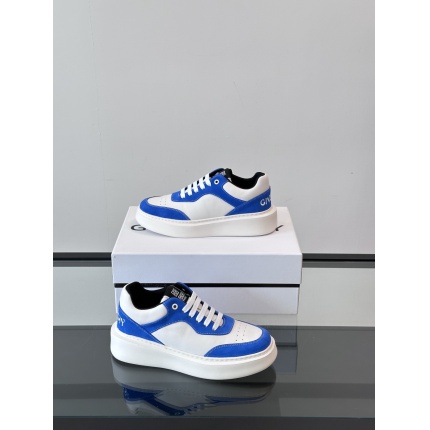 Givenchy Sneakers For Men in 233661