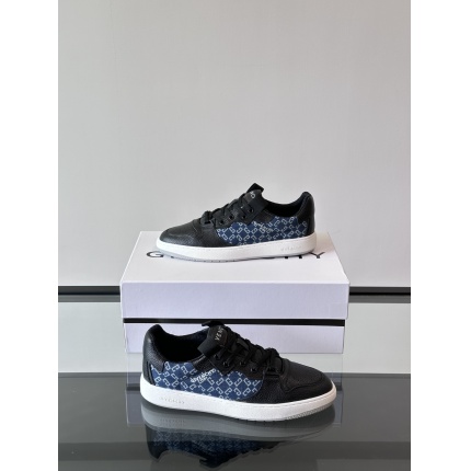 Givenchy Sneakers For Men in 233669