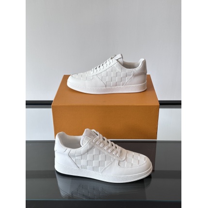 Louis Vuitton Sneakers For Men in 233673