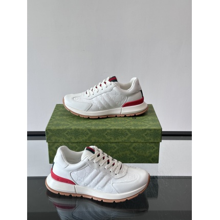 Gucci Sneakers For Men in 233693