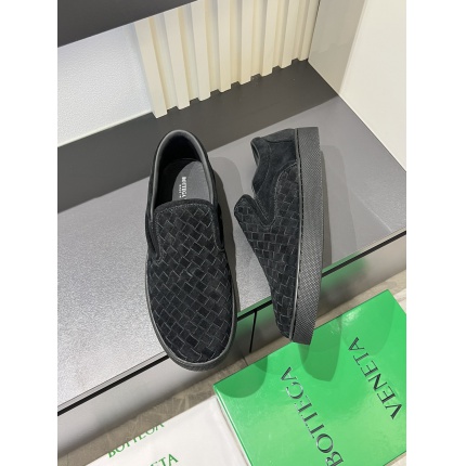 Bottega Veneta Sneakers For Men in 233787