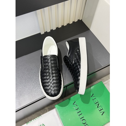 Bottega Veneta Sneakers For Men in 233788