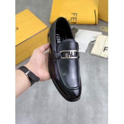 Fendi Leather shoes For Men in 234322