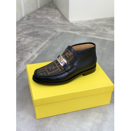 Fendi Leather shoes For Men in 234366