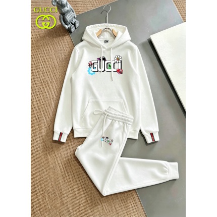 Gucci Tracksuits for Men in 234847