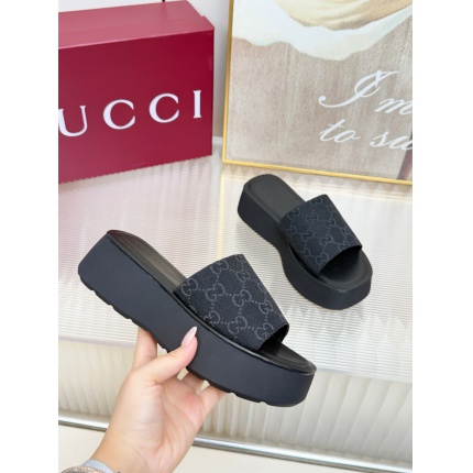 Gucci Slippers For Women in 235710
