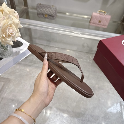 Gucci Slippers For Men in 235754