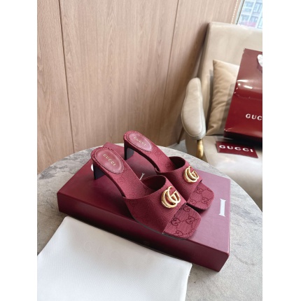 Gucci Slippers For Women in 235783