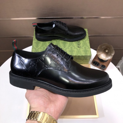 Gucci Dress Shoes For Men in 235986