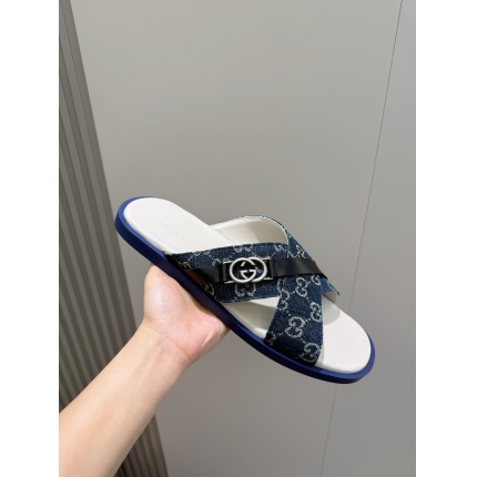 Gucci Slippers For Men in 236046