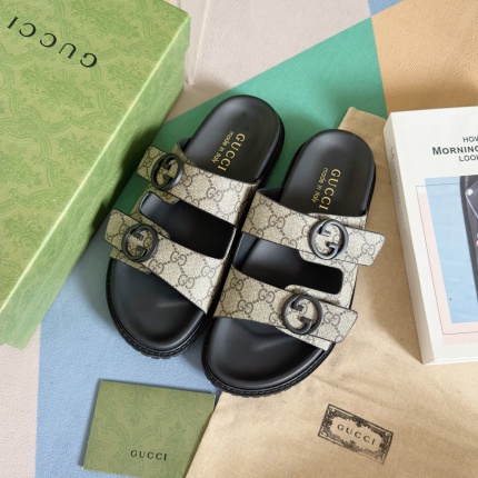 Gucci Slippers For Men in 236070
