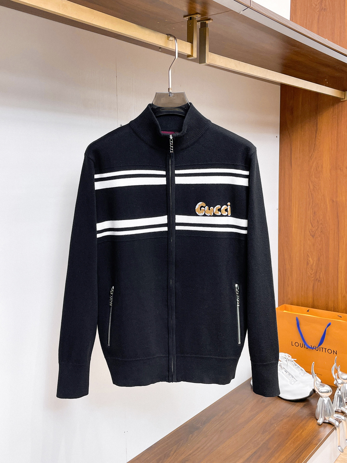 Cheap Gucci Thin Jackets For Men in 229205, $125 USD- [IB229205] - Replica Gucci Thin Jackets For Men