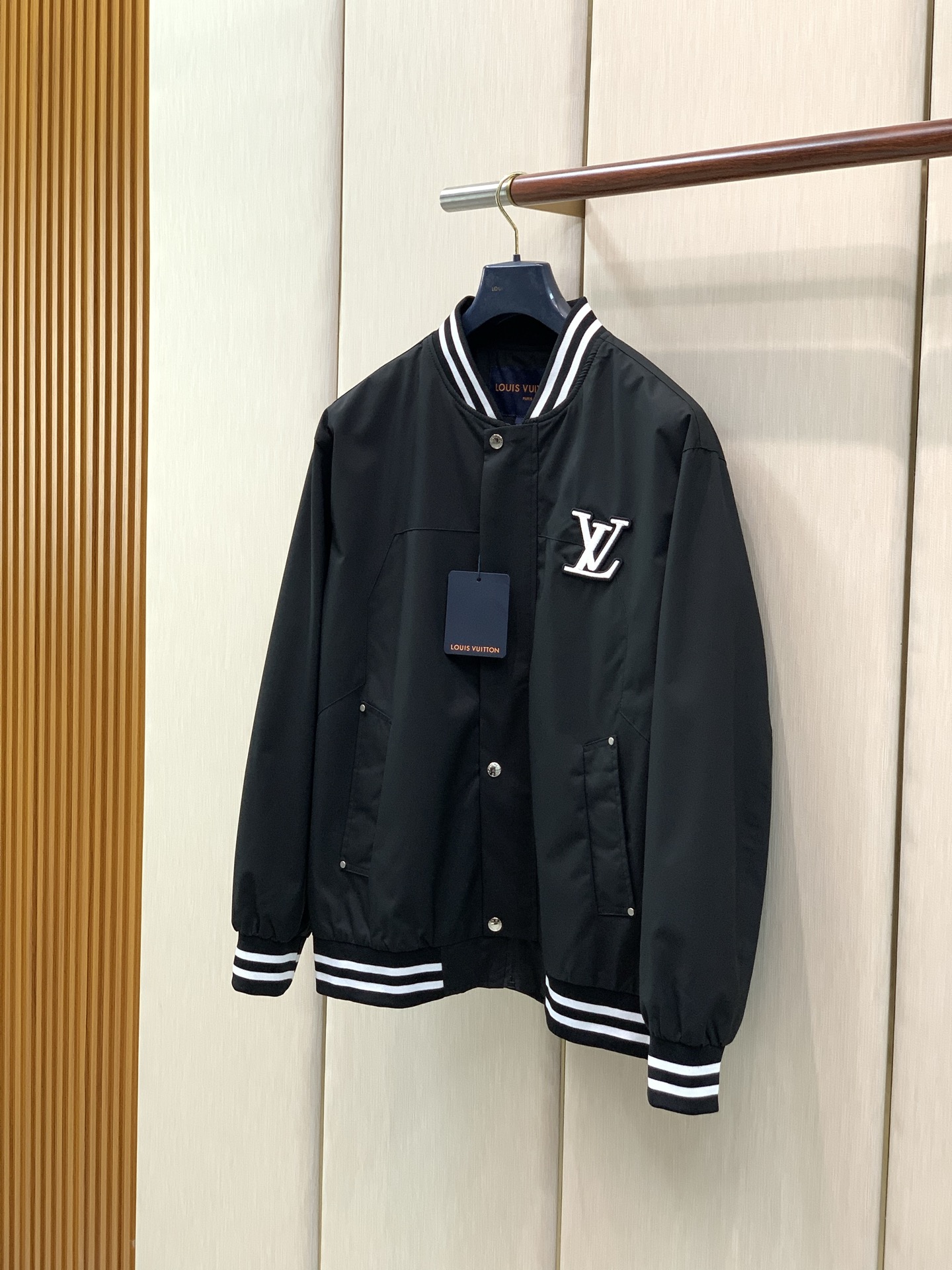 Cheap Louis Vuitton Thin Jackets For Men in 229450, $100 USD- [IB229450] - Replica Louis Vuitton Thin Jackets For Men