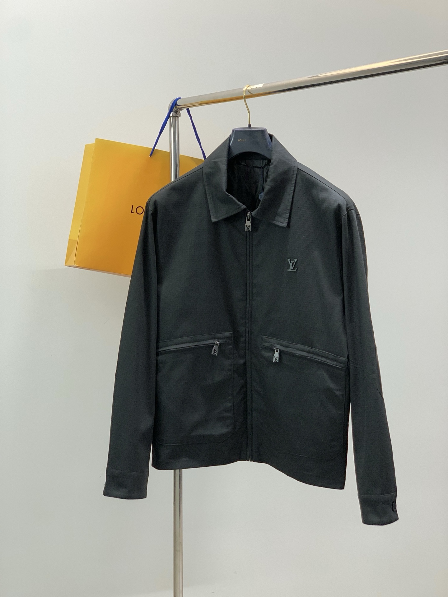 Cheap Louis Vuitton Thin Jackets For Men in 229459, $100 USD- [IB229459] - Replica Louis Vuitton Thin Jackets For Men