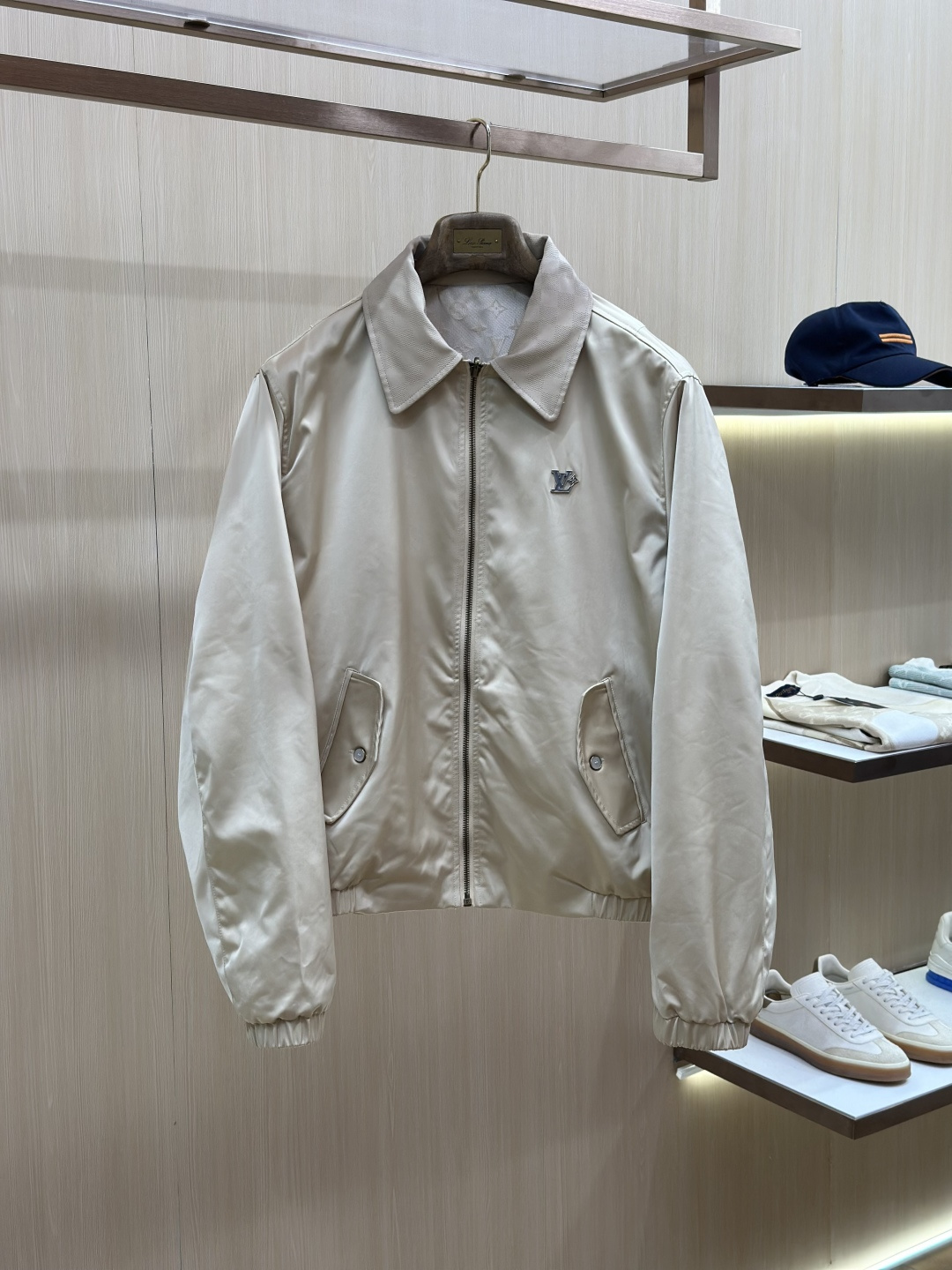 Cheap Louis Vuitton Thin Jackets For Men in 229460, $135 USD- [IB229460] - Replica Louis Vuitton Thin Jackets For Men