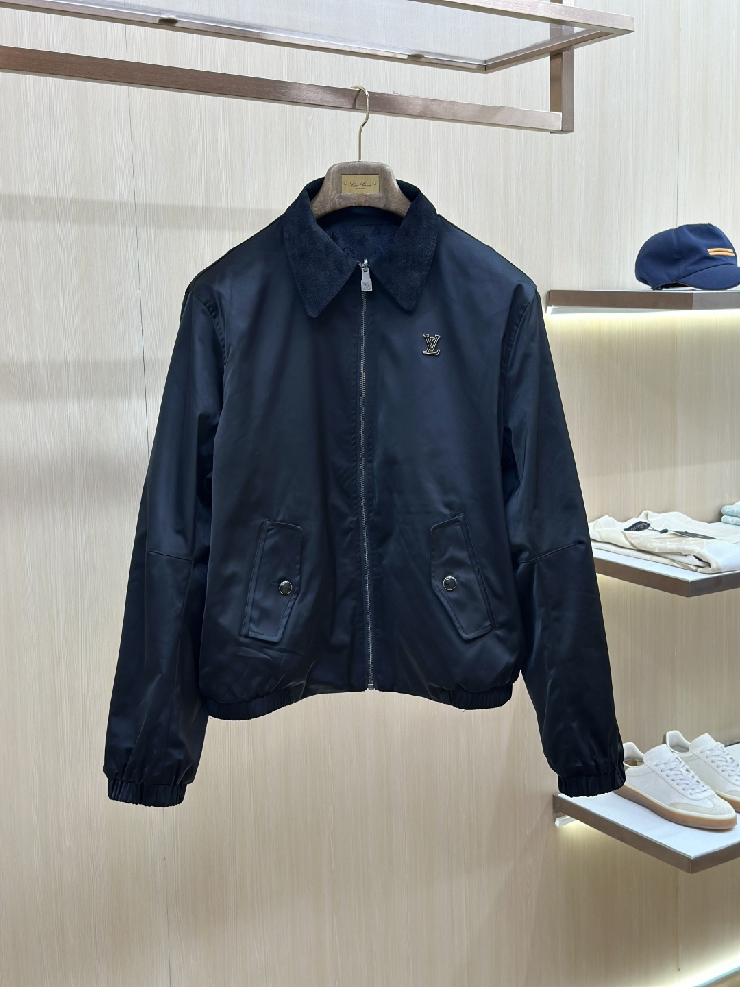 Cheap Louis Vuitton Thin Jackets For Men in 229461, $135 USD- [IB229461] - Replica Louis Vuitton Thin Jackets For Men