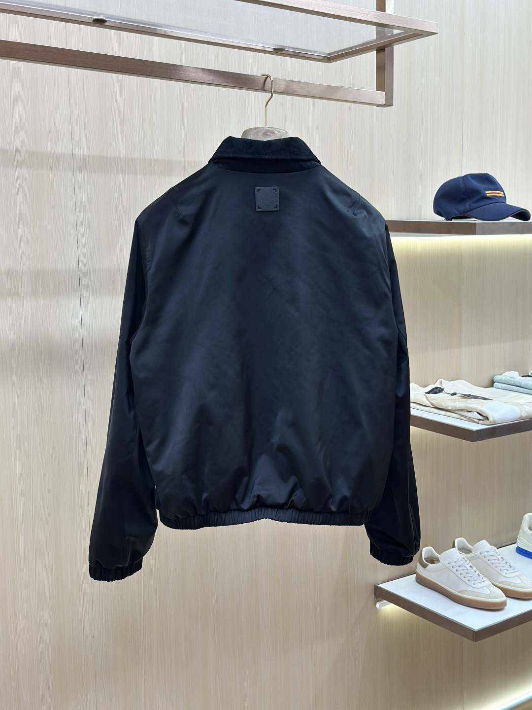 Cheap Louis Vuitton Thin Jackets For Men in 229461, $135 USD- [IB229461] - Replica Louis Vuitton Thin Jackets For Men