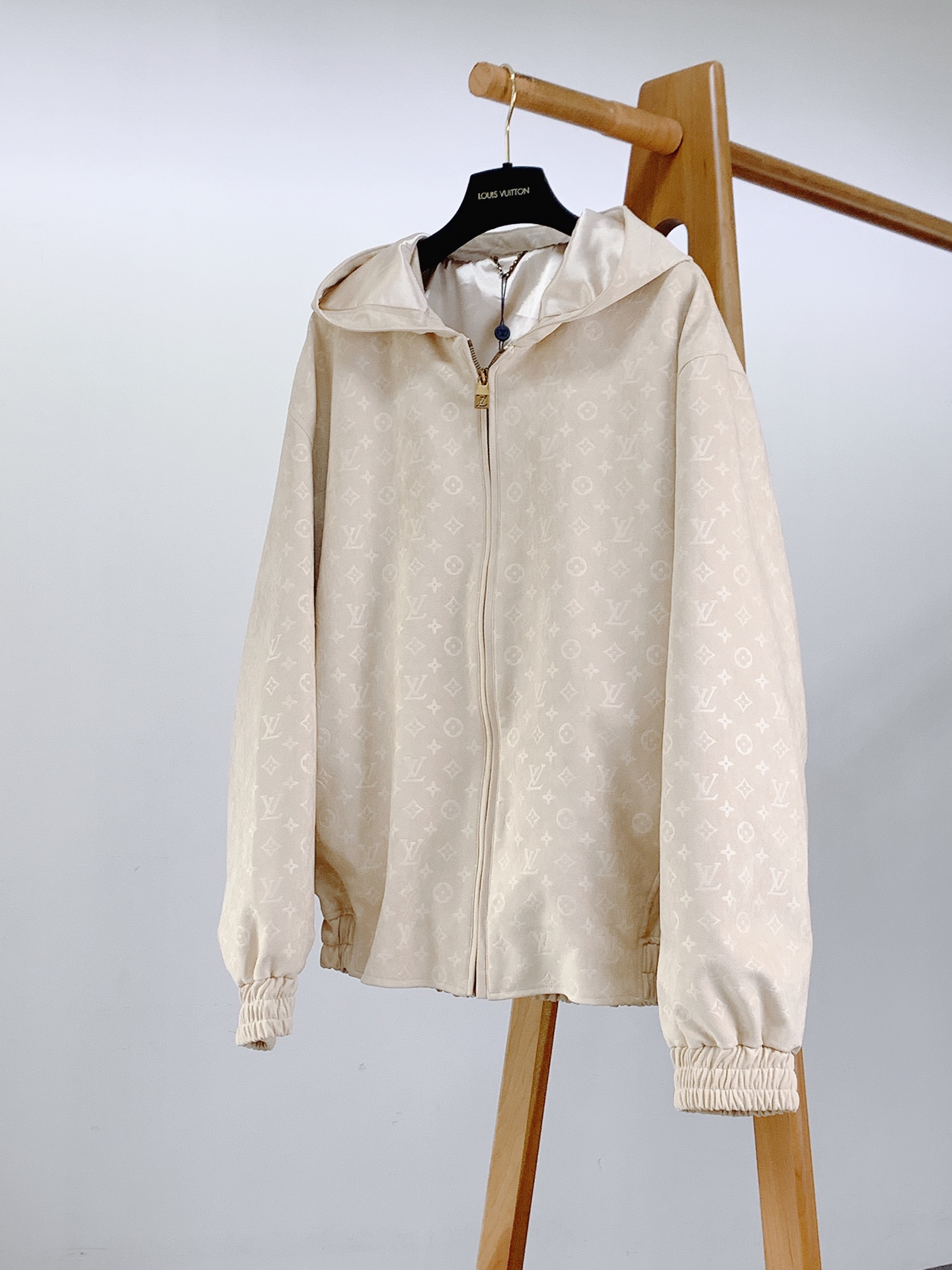 Cheap Louis Vuitton Thin Jackets For Men in 229468, $135 USD- [IB229468] - Replica Louis Vuitton Thin Jackets For Men