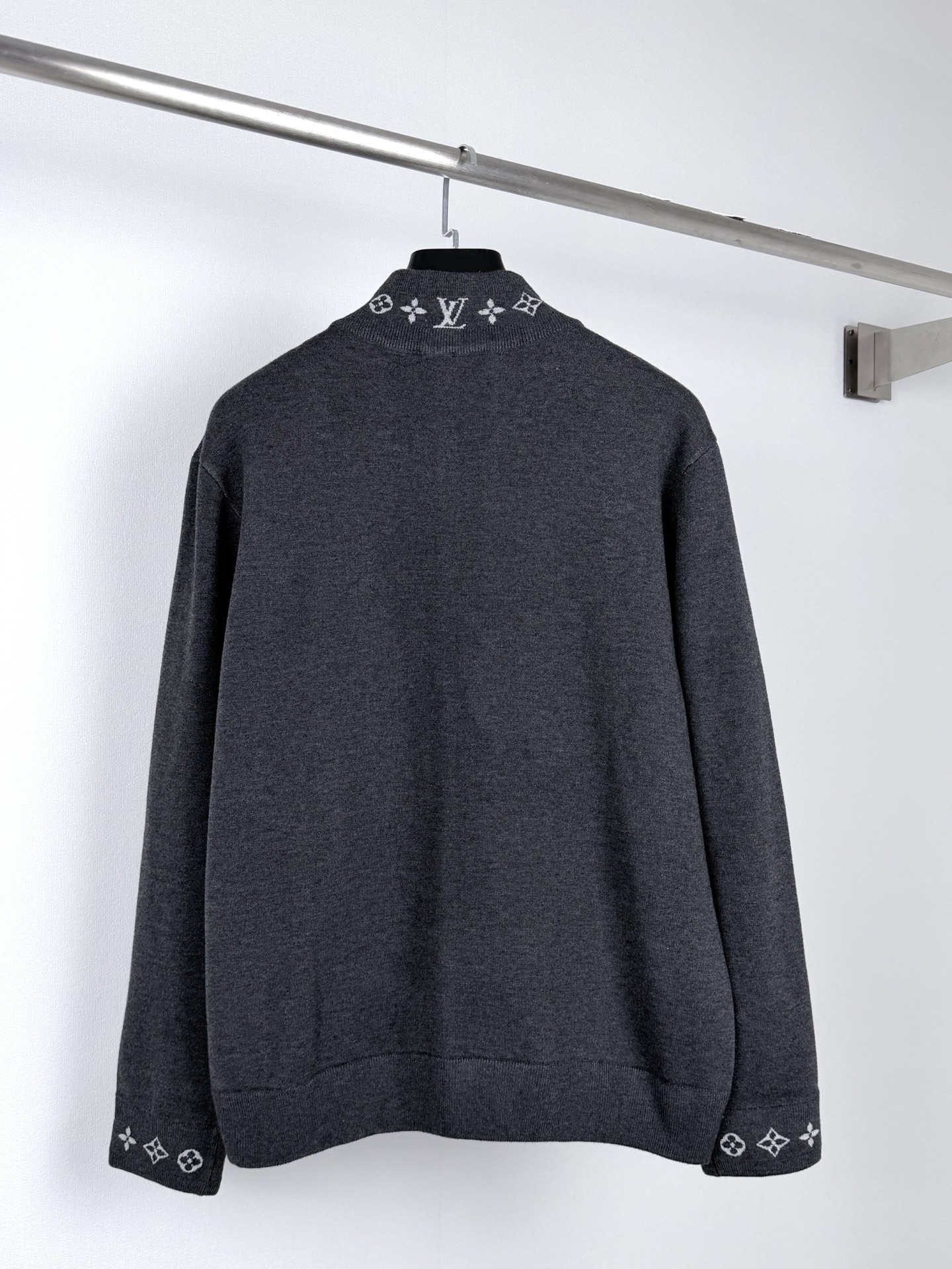 Cheap Louis Vuitton Thin Jackets For Men in 229477, $110 USD- [IB229477] - Replica Louis Vuitton Thin Jackets For Men