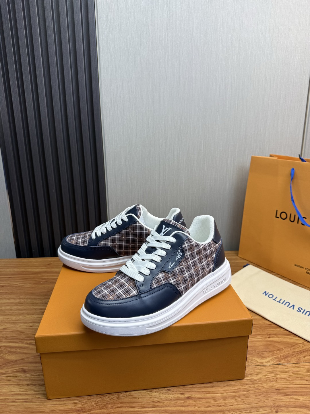 Cheap Louis Vuitton Sneakers For Men in 229993, $85 USD- [IB229993] - Replica Louis Vuitton Sneakers For Men