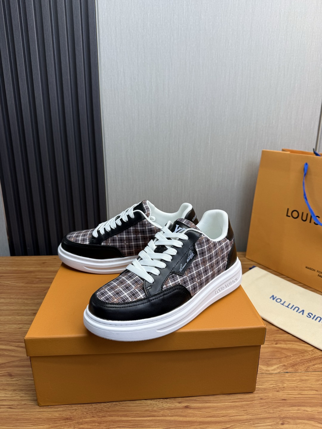 Cheap Louis Vuitton Sneakers For Men in 229995, $85 USD- [IB229995] - Replica Louis Vuitton Sneakers For Men