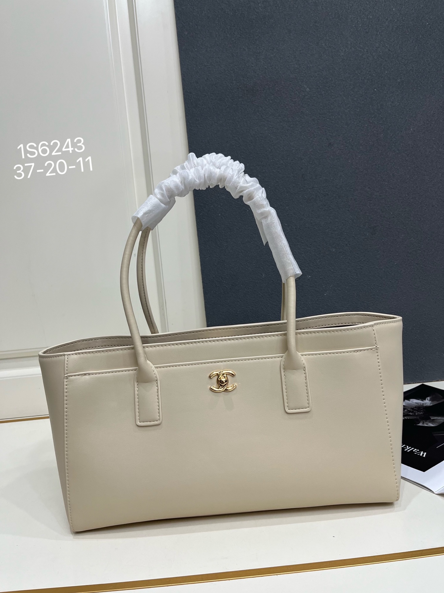 Cheap Chanel AAA quality Handbags in 230074, $140 USD- [IB230074] - Replica Chanel AAA quality Handbags