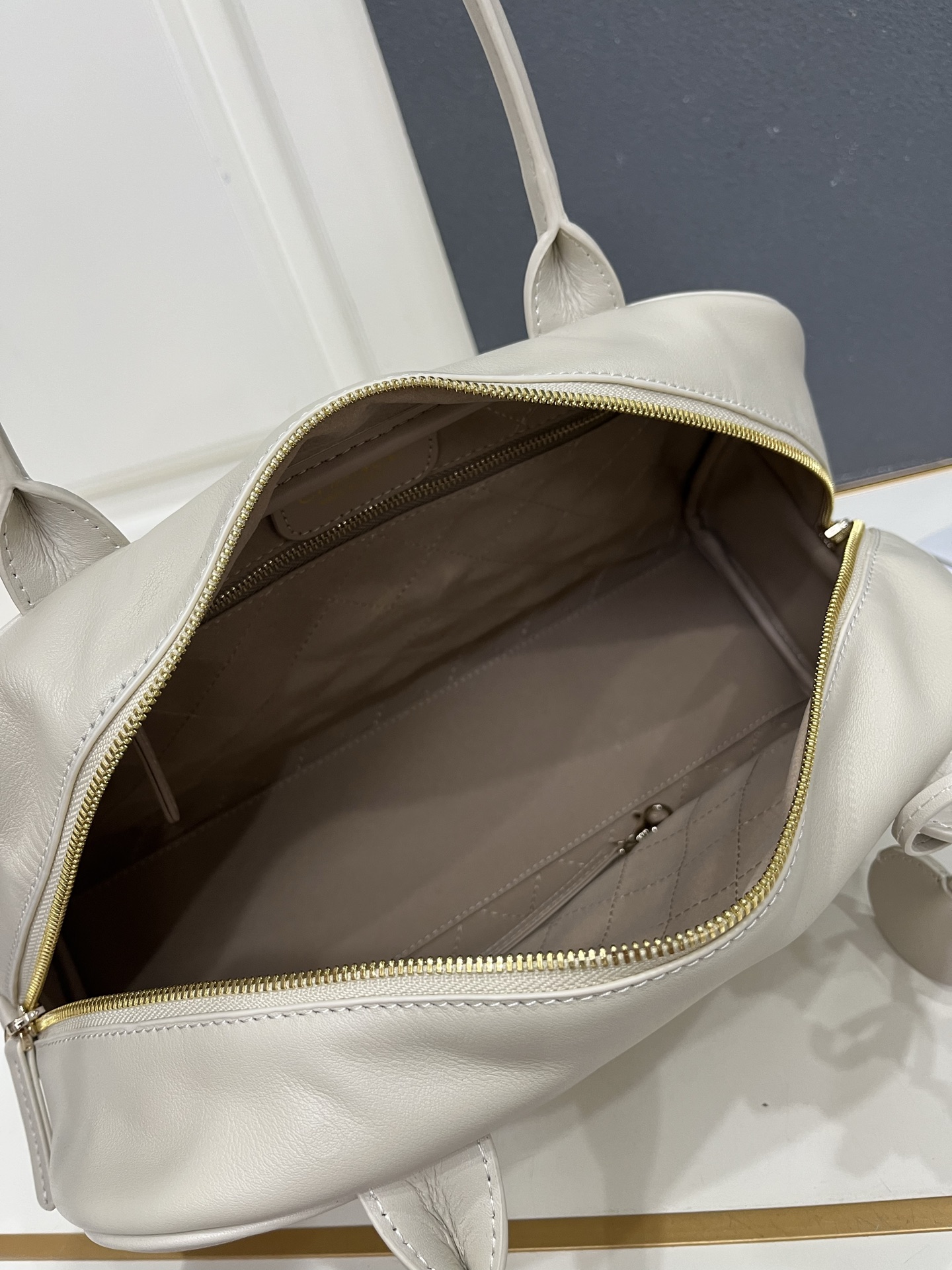 Cheap Chanel AAA quality Handbags in 230077, $130 USD- [IB230077] - Replica Chanel AAA quality Handbags