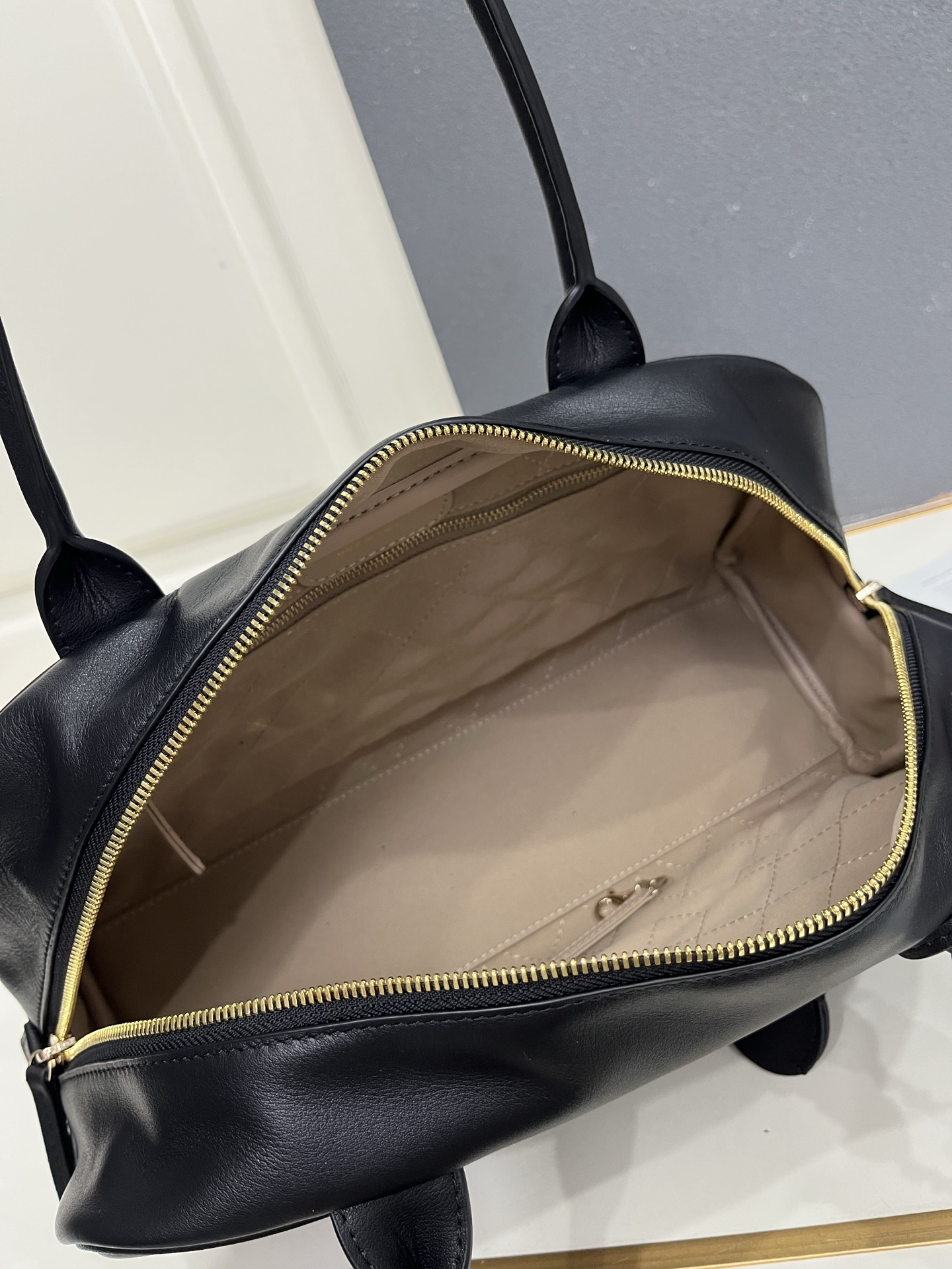 Cheap Chanel AAA quality Handbags in 230079, $130 USD- [IB230079] - Replica Chanel AAA quality Handbags