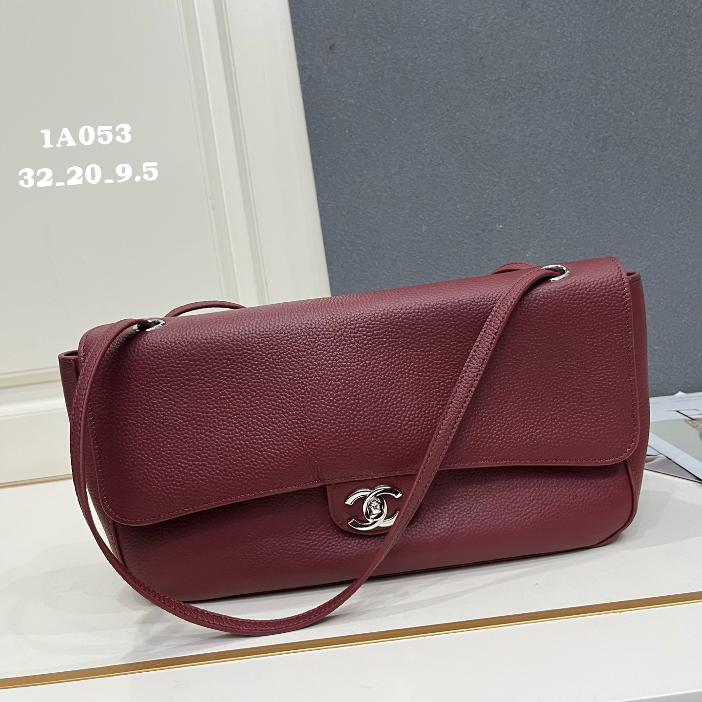 Cheap Chanel AAA quality Handbags in 230081, $140 USD- [IB230081] - Replica Chanel AAA quality Handbags