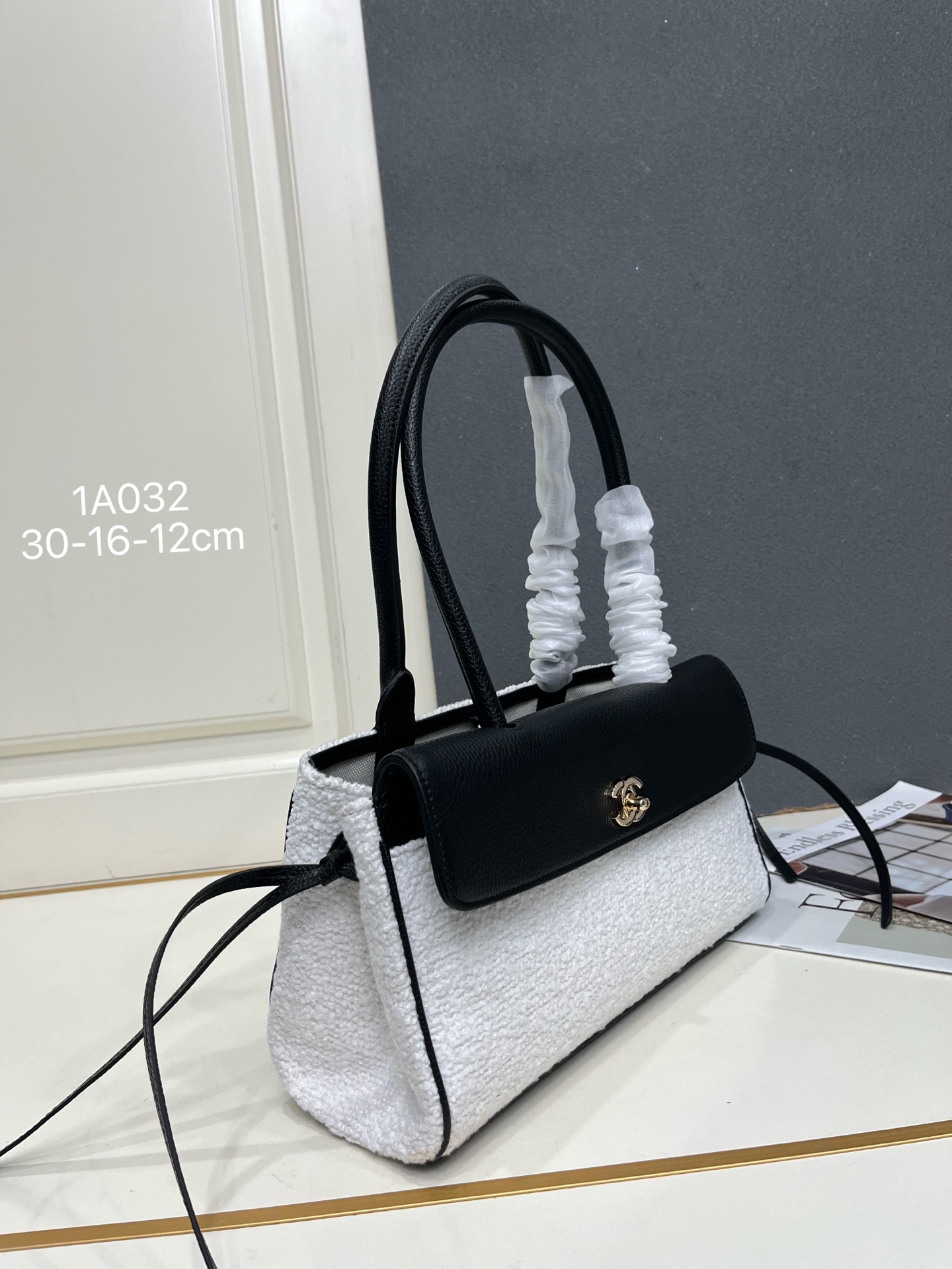 Cheap Chanel AAA quality Handbags in 230086, $130 USD- [IB230086] - Replica Chanel AAA quality Handbags