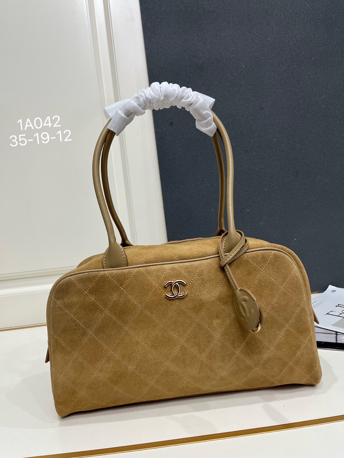 Cheap Chanel AAA quality Handbags in 230087, $135 USD- [IB230087] - Replica Chanel AAA quality Handbags