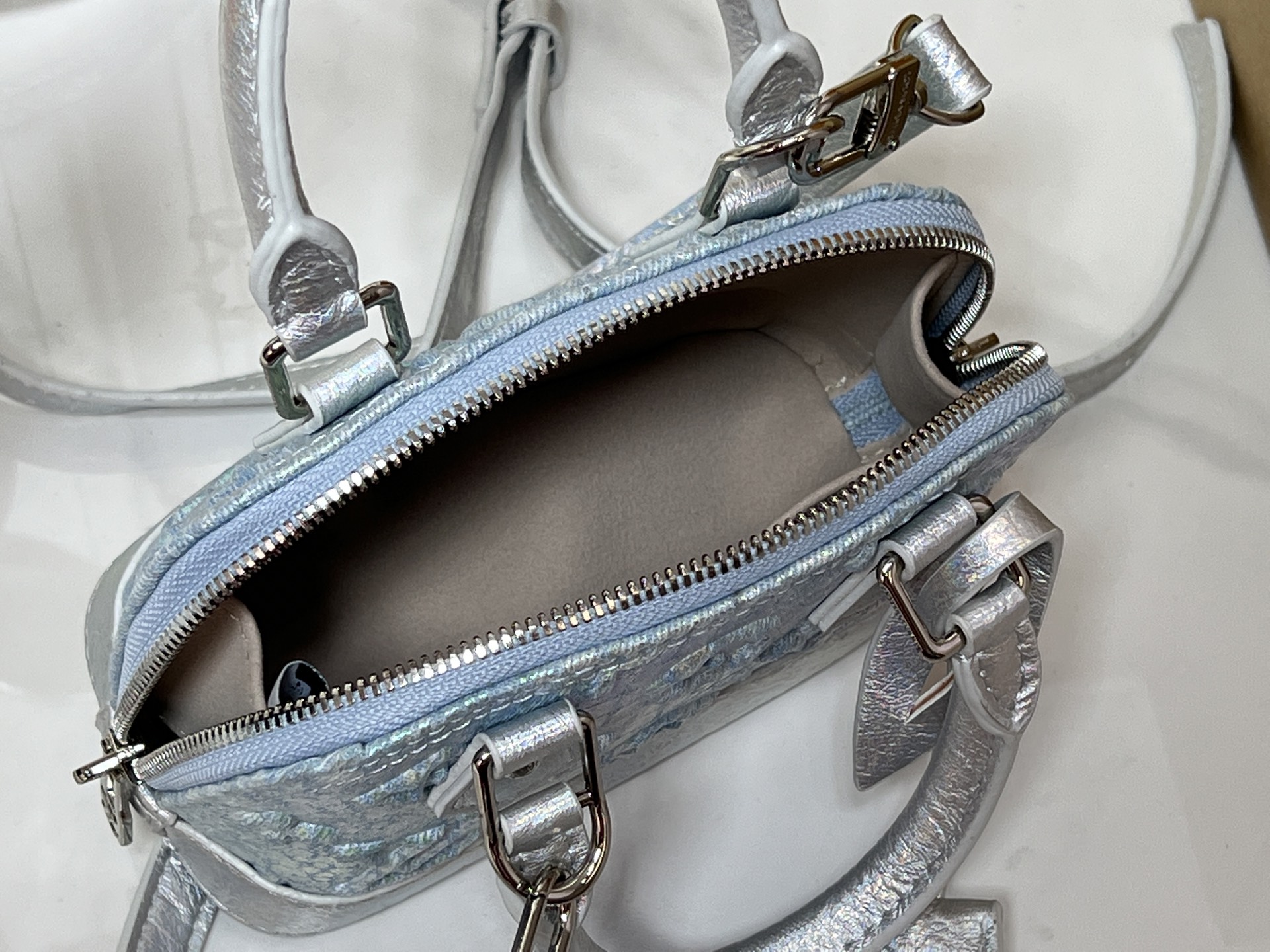 Cheap Louis Vuitton AAA Quality Handbags in 230172, $105 USD- [IB230172] - Replica Louis Vuitton AAA Quality Handbags