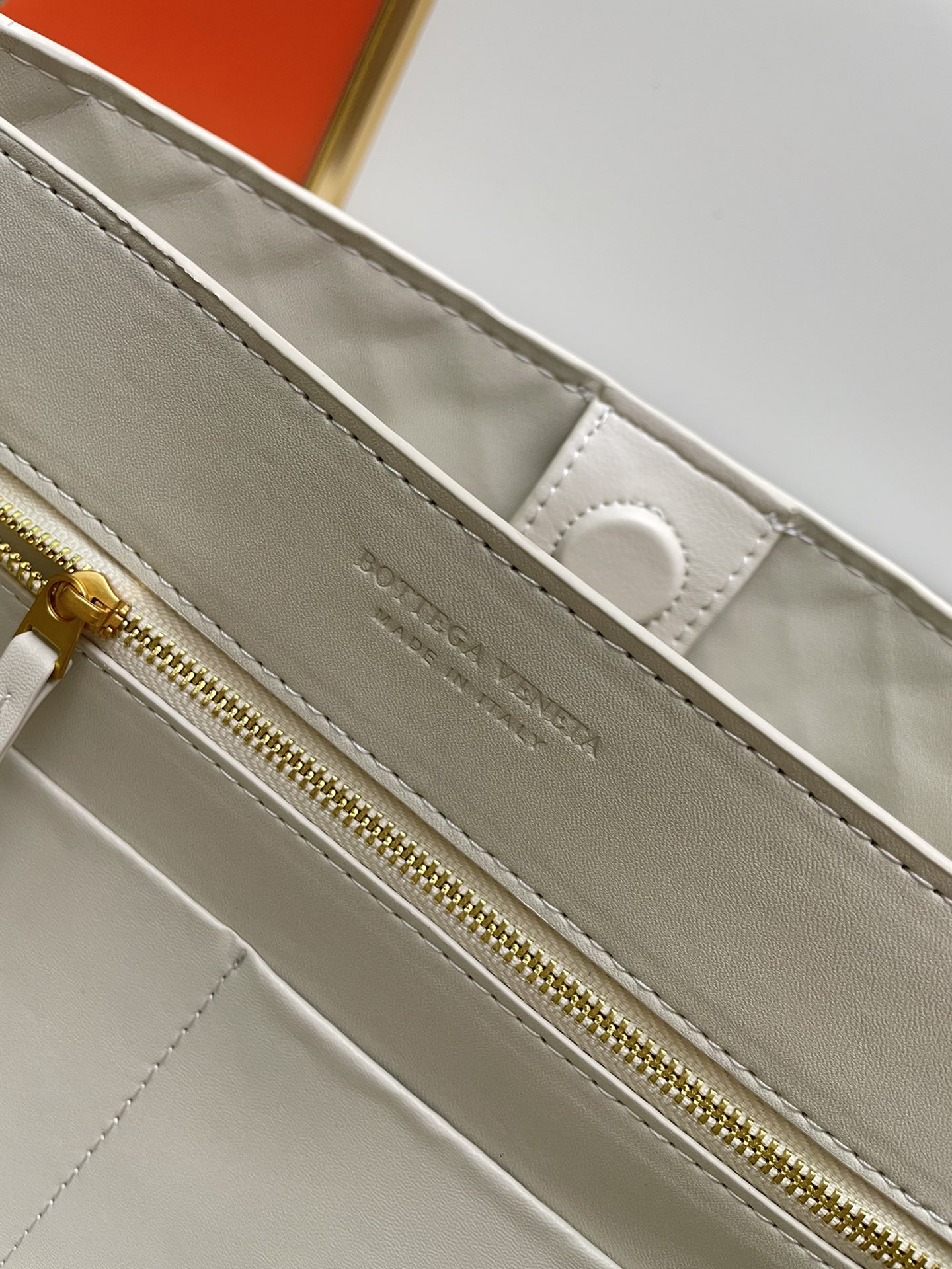 Cheap bottega veneta bags in 230250, $140 USD- [IB230250] - Replica bottega veneta bags