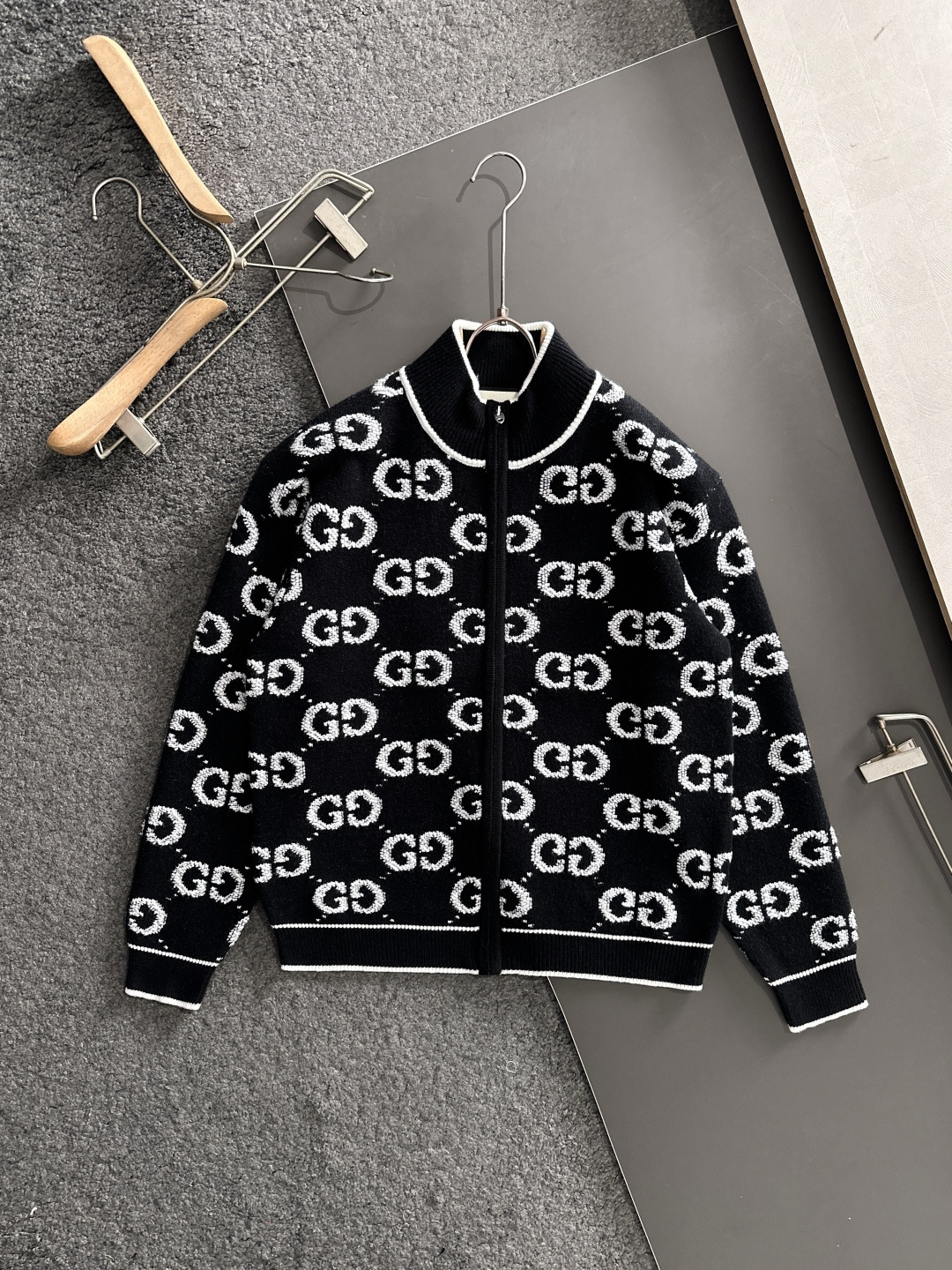 Cheap Gucci Thin Jackets For Men in 230280, $120 USD- [IB230280] - Replica Gucci Thin Jackets For Men