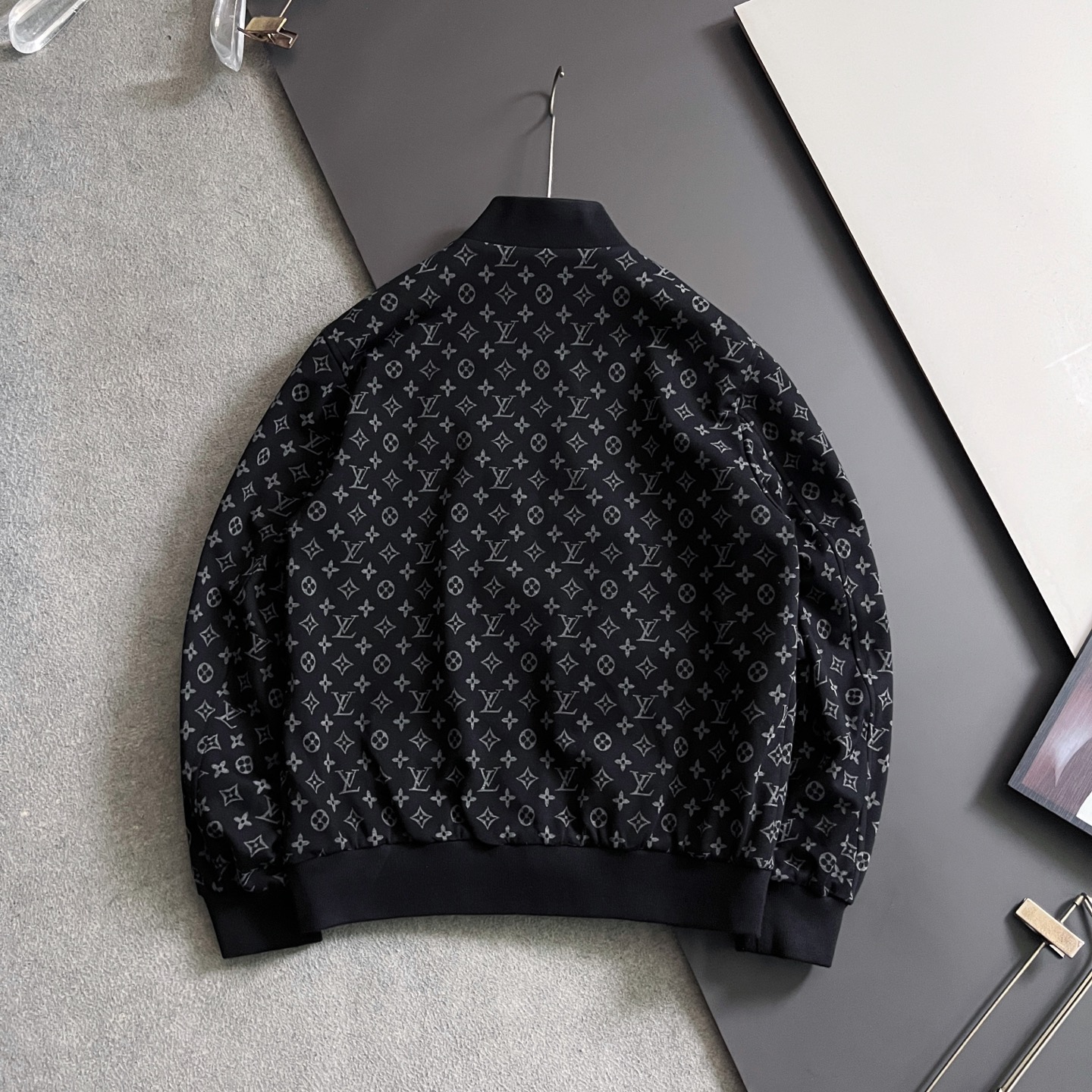 Cheap Louis Vuitton Thin Jackets For Men in 230353, $160 USD- [IB230353] - Replica Louis Vuitton Thin Jackets For Men