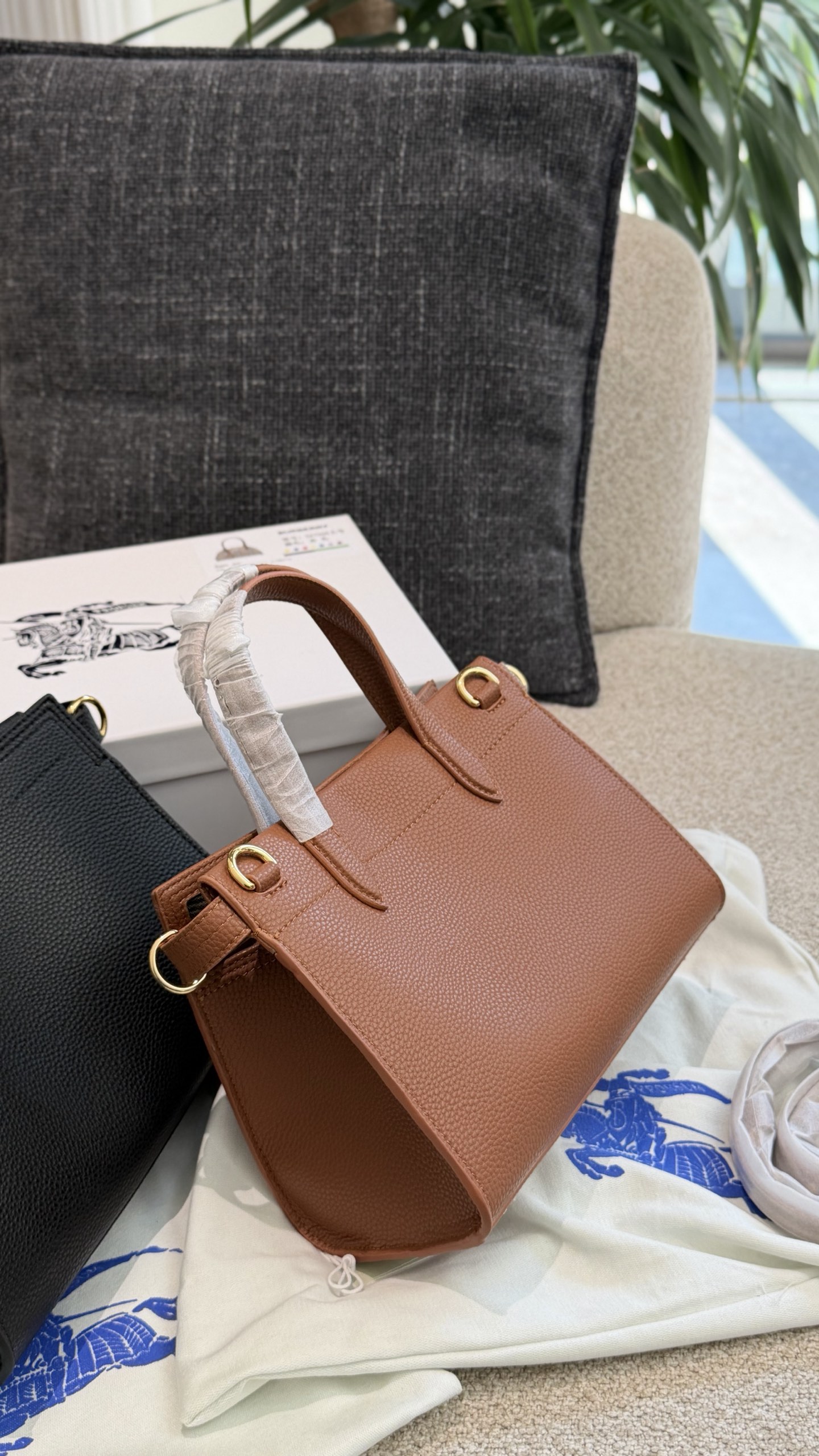 Cheap Burberry AAA Quality Handbags in 230806, $115 USD- [IB230806] - Replica Burberry AAA Quality Handbags