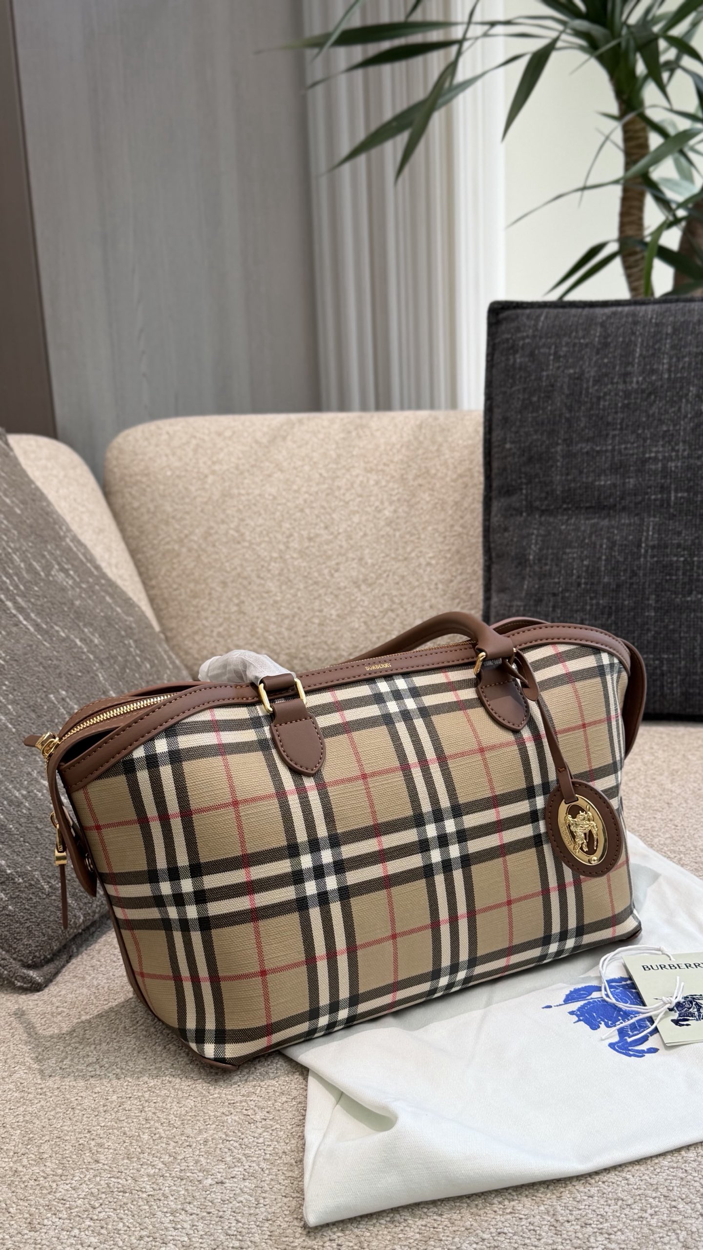 Cheap Burberry AAA Quality Handbags in 230808, $120 USD- [IB230808] - Replica Burberry AAA Quality Handbags