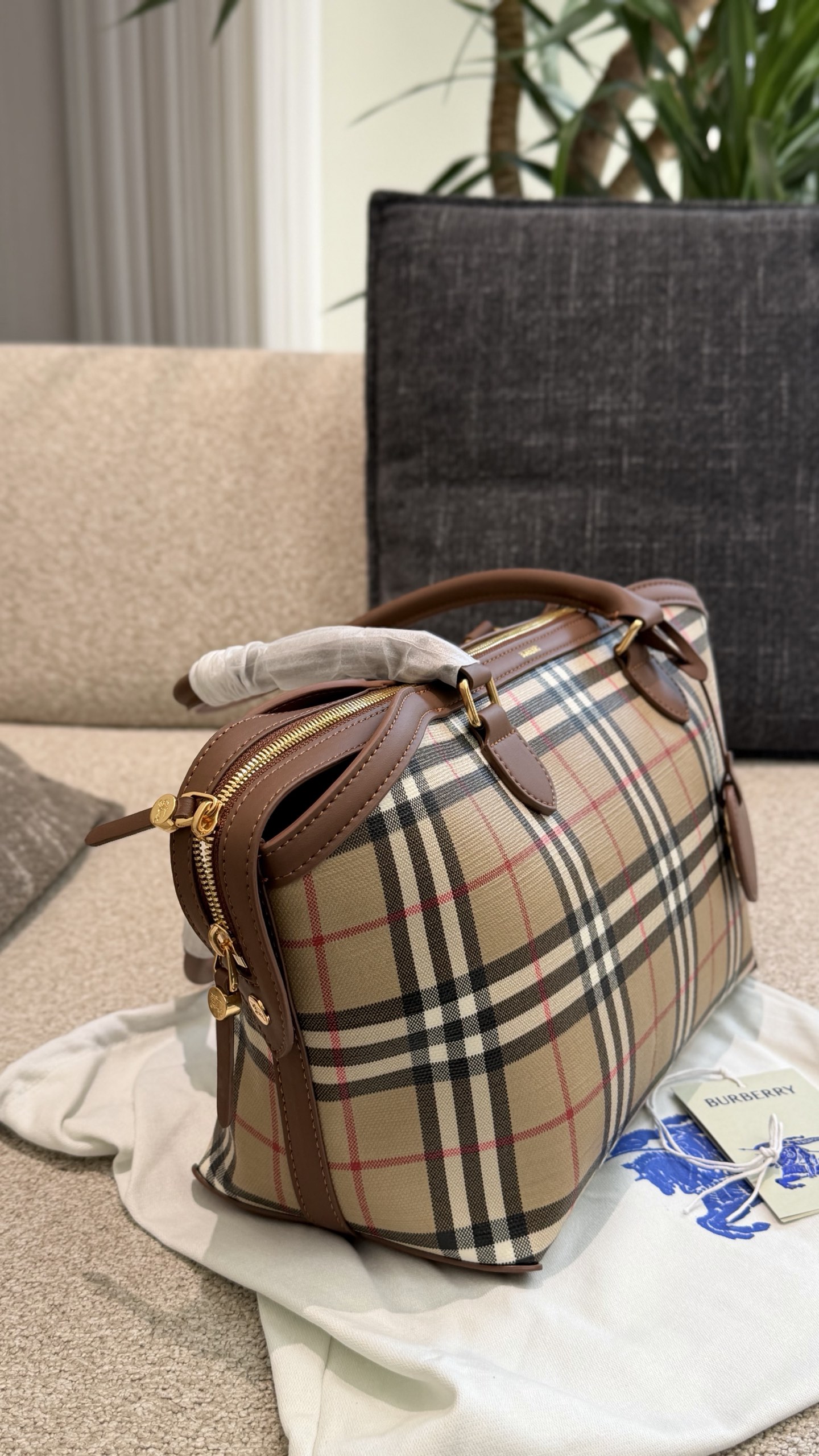 Cheap Burberry AAA Quality Handbags in 230808, $120 USD- [IB230808] - Replica Burberry AAA Quality Handbags